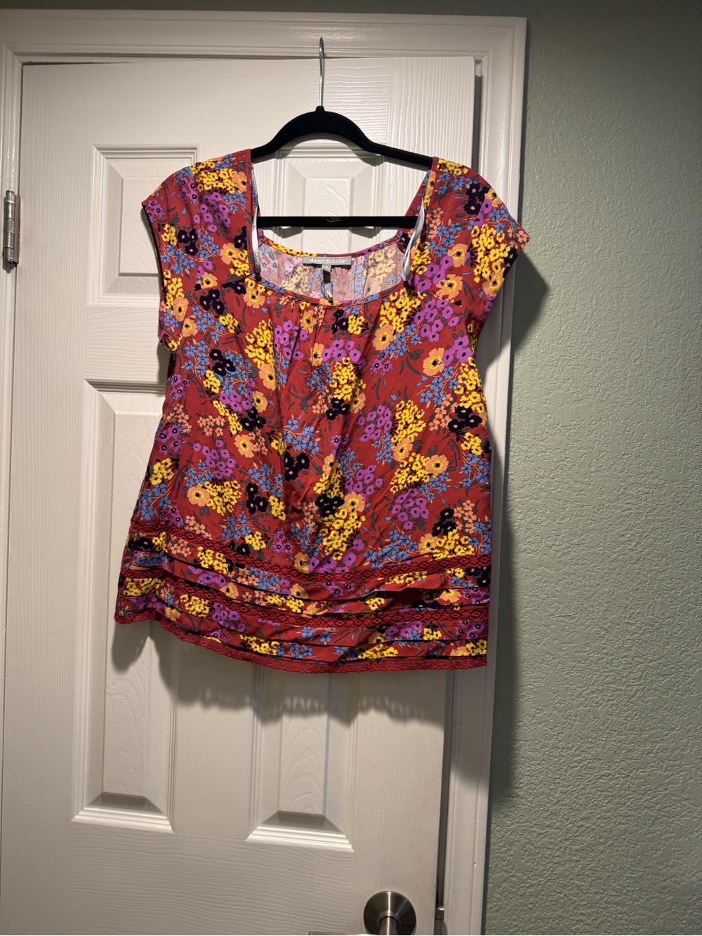 Daniel Rainn Red Floral Scoop Neck Cap Sleeve Blouse